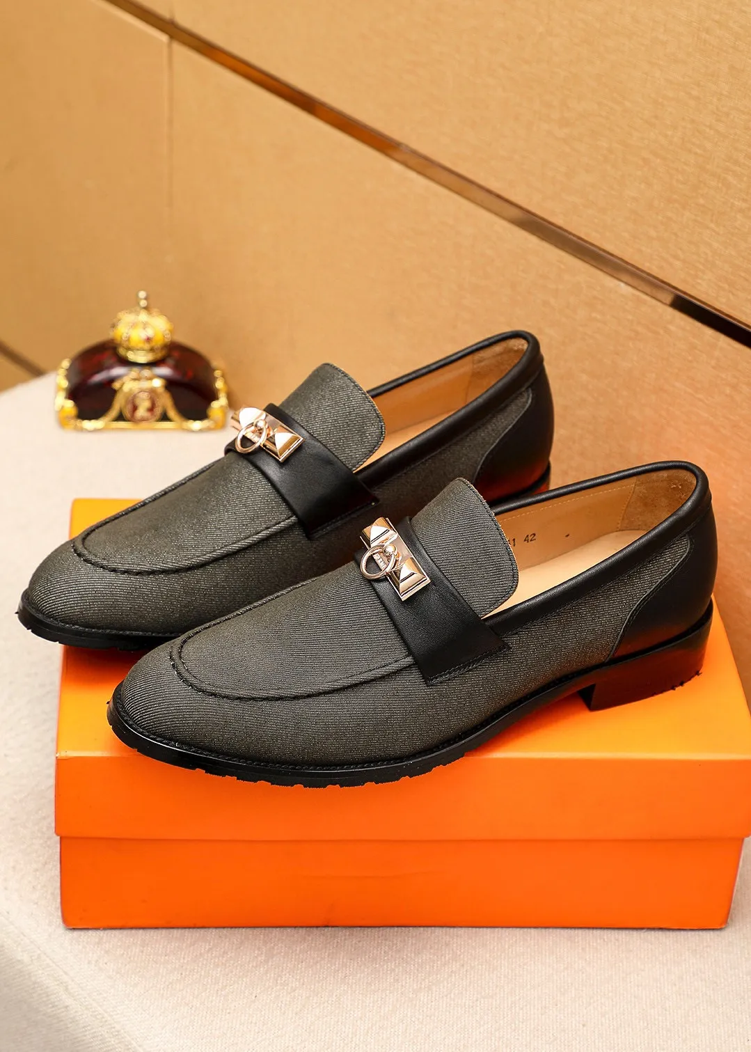Men's shoes 💰442💐 Product trademark: HERMES "Hermès" casual leather shoes Regular size: 38-44 (45.46.47🉑️customized) Product materials: Selected imported fabric upper + classic hardware buckle, imported water-dyed 🐂 cowhide lining. Strong three-dimensional visual effect, combined outsole Color: 3⃣️colors available
